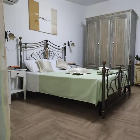 La Casa Del Glicine Marrubiu Apartment Exterior photo