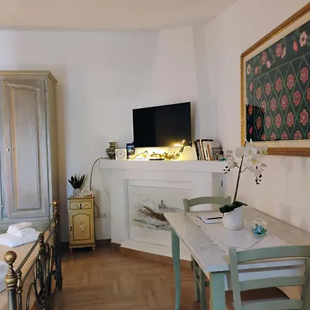 La Casa Del Glicine Marrubiu Apartment Room photo